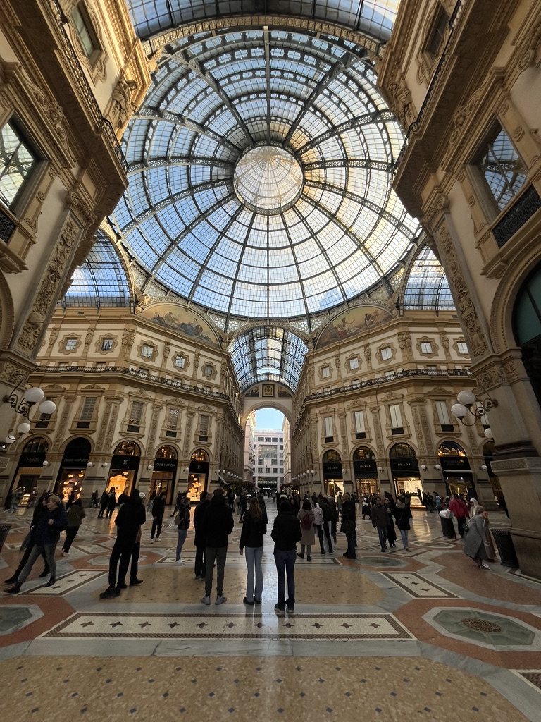 Galleria Vittorio Emanuele II:n lasikupoli sisältä