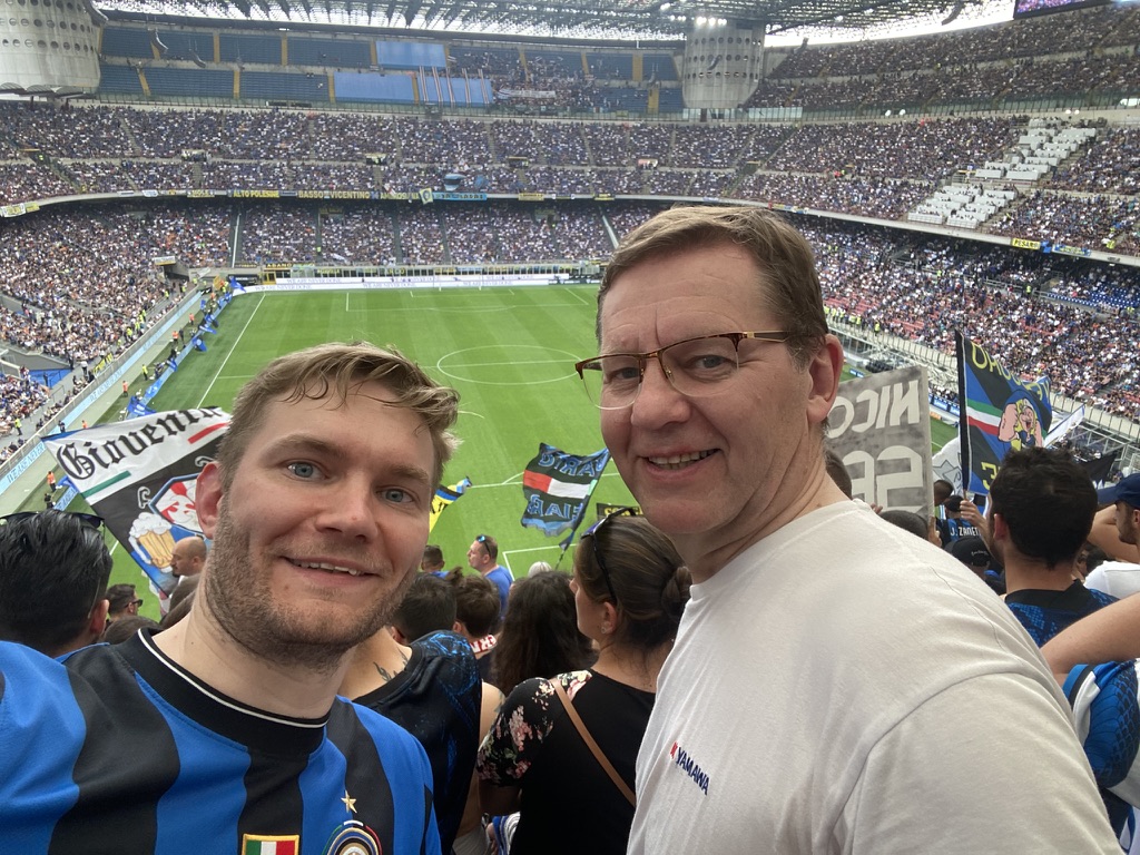 Inter Club Finlandin kannattajia kesäisessä kotiottelussa