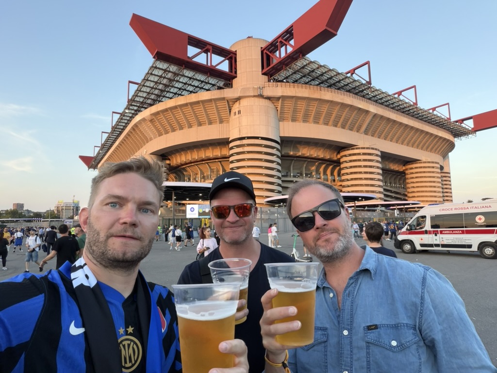 Inter-kannattajat pelioluella Giuseppe Meazzan edustalla